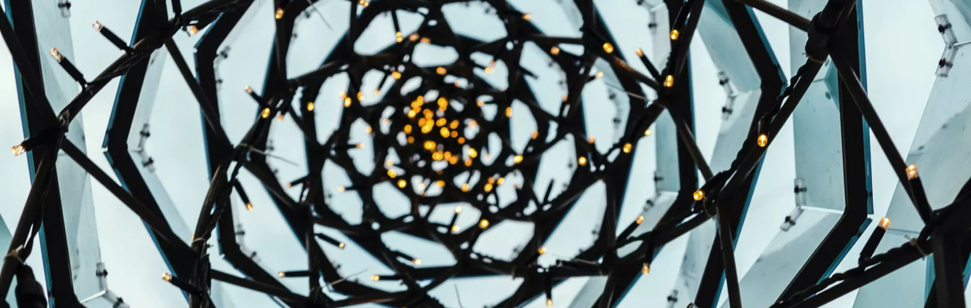 Зеркальная инсталляция Арно Лапьера